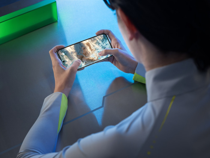 Das Poco F8 Pro hat einen kleineren Bildschirm als das Ultra-Modell. (Bild: Poco)